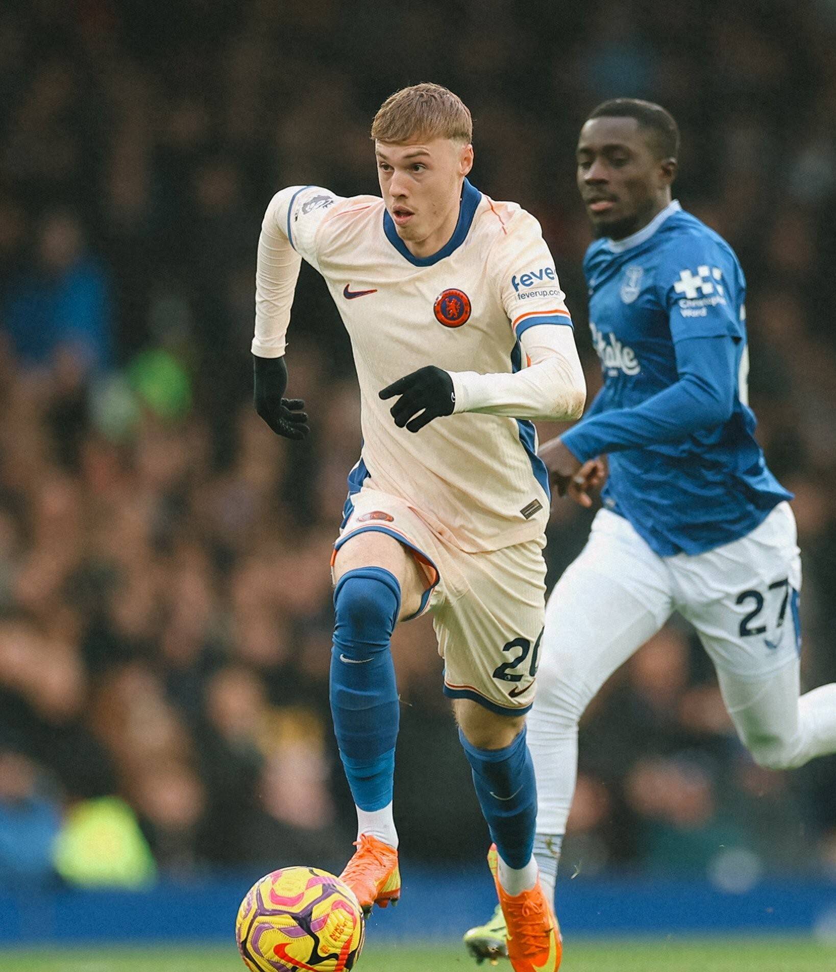 包含切尔西豪取六连胜，战胜莱切斯特城客场的词条