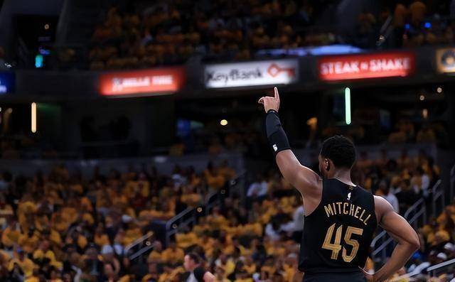 包含骑士历史性大胜：全队表现出色成为网友热议话题的词条