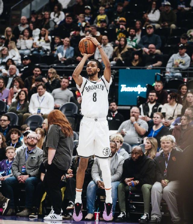 西蒙斯复出首战，绝杀战胜状态火爆，险胜成为焦点！